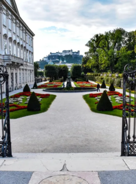 This image shows a tour group exploring iconic filming locations from The Sound of Music in Salzburg, Austria. The tour takes visitors to several key locations where the film was shot, such as Mirabell Gardens and Nonnberg Abbey. Along with enjoying breathtaking views of the Alps, visitors can learn about the film’s history and its connection to Salzburg. It’s a nostalgic and scenic experience for both fans of the movie and those wanting to explore the beauty of Salzburg.