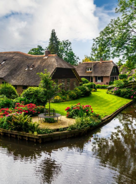 This image shows the serene canals of Giethoorn, a picturesque village in the Netherlands known for its car-free streets and peaceful atmosphere. Visitors can explore the village by boat, drifting through the calm waters and past charming, thatched-roof cottages. The image captures the tranquil beauty of Giethoorn’s canals, with lush greenery and wooden bridges adding to its charm. It’s a unique, fairy-tale-like destination that offers a relaxing escape into nature.