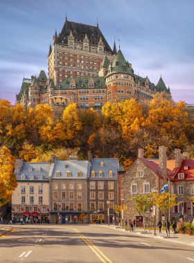 This image shows the majestic Château Frontenac, a grand and historic hotel in Quebec City. The stunning architecture stands out above the city skyline, with its large towers and iconic design. The Château is not just a hotel but a landmark of Quebec’s history, offering beautiful views of the St. Lawrence River. Visitors can admire its exterior or take a guided tour to learn more about its rich past.