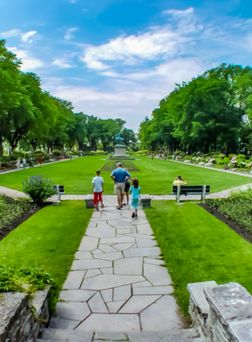 This image shows the beautiful Plains of Abraham, a historic park located in Quebec City. The park is known for its scenic views, open green spaces, and historical significance as the site of the Battle of Quebec. Visitors can walk, picnic, or simply relax in this peaceful environment while learning about Quebec’s military history. The park combines natural beauty and rich history, making it a must-visit spot for those exploring the city.