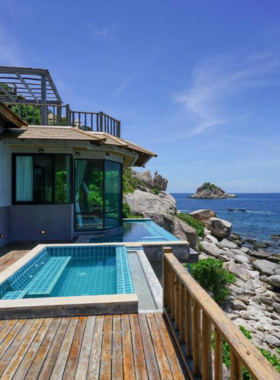 This image shows Sai Daeng Resort’s beautiful beachfront villas with direct access to clear waters, perfect for diving and snorkeling enthusiasts. The peaceful setting offers a private retreat with an on-site restaurant serving fresh seafood and Thai dishes.