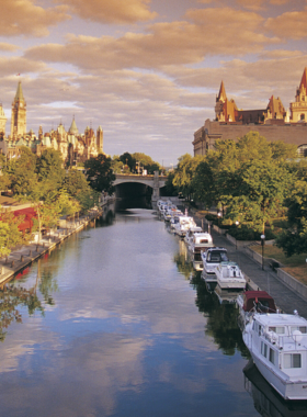 This image shows the beautiful Rideau Canal, which runs through Ottawa and offers breathtaking views all year round. In summer, it’s a peaceful spot for walking, cycling, and boating, while in winter, it transforms into the world’s longest skating rink. The canal’s tranquil setting is perfect for a leisurely walk or bike ride, and its beauty changes with the seasons, making it one of the most popular spots in Ottawa for outdoor activities and sightseeing.