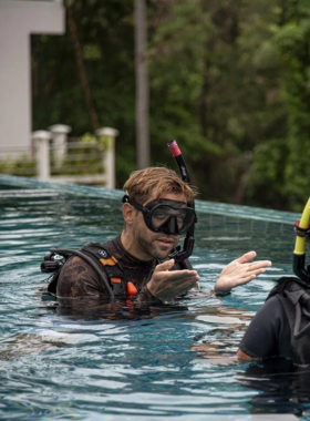 This image shows Ban’s Diving, a renowned diving school in Koh Tao offering professional courses for all levels. The facility is surrounded by lush greenery and calm waters, making it an excellent place to learn or enhance scuba diving skills. It provides a safe and enjoyable environment for underwater exploration.