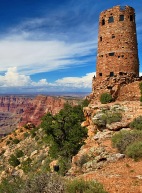 This image shows the Desert View Watchtower, an iconic structure located at the eastern edge of the Grand Canyon. Designed by architect Mary Colter, the watchtower offers stunning panoramic views of the canyon and surrounding landscape. Visitors can climb to the top for a bird’s-eye view of the Colorado River and the vast canyon below. Inside the tower, Native American art and cultural exhibits provide additional insight into the region’s history and the cultural significance of the area.