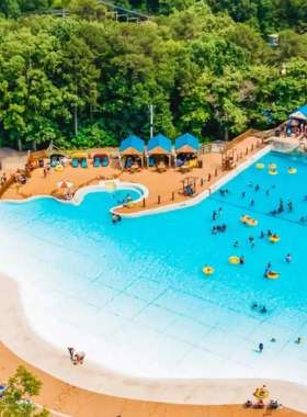 This image shows visitors enjoying the thrilling rides at Magic Springs Theme and Water Park in Hot Springs, Arkansas. The park features a variety of exciting roller coasters, water slides, and seasonal events for visitors of all ages. It’s the perfect place for families to have fun, whether you’re looking for adrenaline-pumping adventures or just relaxing in the water. This image highlights the excitement and entertainment that Magic Springs offers, making it an essential stop for thrill-seekers and families in Hot Springs.