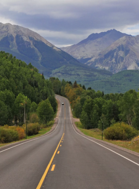 This image shows the scenic drive up Lookout Mountain, featuring winding roads, beautiful views, and lush landscapes leading to the summit. Visitors can enjoy the stunning panoramic views of Denver, the plains, and the distant Rocky Mountains. At the top, you’ll find a peaceful space to relax, take photos, and enjoy nature’s beauty. The drive is popular for its breathtaking sights and is a relaxing way to experience Colorado’s natural scenery without straying too far from Denver. It’s the perfect getaway for nature lovers.