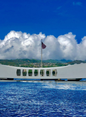 This image shows that the Pearl Harbor National Memorial commemorates the lives lost during the surprise Japanese attack on December 7, 1941. The USS Arizona Memorial, standing over the sunken battleship, is the centerpiece of the site. Visitors can learn about the historical significance of Pearl Harbor through exhibits, artifacts, and firsthand accounts, offering a deeply moving and educational experience of this pivotal moment in U.S. history.