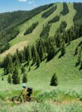 This image shows that Bald Mountain in Sun Valley is a popular spot for mountain biking, offering thrilling rides for bikers of all levels. The view captures cyclists descending the mountain’s rugged terrain with stunning panoramic views of the valley and surrounding peaks. Bald Mountain is known for its challenging yet rewarding trails, making it a must-visit for biking enthusiasts looking for both adventure and breathtaking landscapes. It’s an exciting way to experience the beauty of Sun Valley.