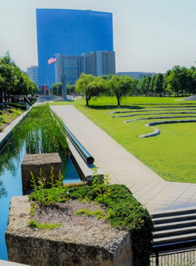 This image shows White River State Park, a sprawling urban park located in the heart of Indianapolis. The park features scenic walking trails, gardens, and recreational spaces, with the White River running through it. Visitors can enjoy outdoor activities like biking, hiking, or simply relaxing by the water while taking in the stunning views of the city skyline. The park also offers cultural attractions such as museums and outdoor concerts, making it a great place to unwind and enjoy a variety of activities in a natural setting.