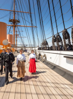 This image shows the HMS Warrior, a 19th-century warship that now serves as a museum in Portsmouth. As the first iron-hulled warship, it revolutionized naval warfare. Visitors can explore the ship’s decks, engine rooms, and crew quarters, gaining a deeper understanding of life at sea during the Victorian era. It’s an iconic piece of naval history that showcases the advancements in shipbuilding and military technology of its time, making it a must-see for maritime enthusiasts.