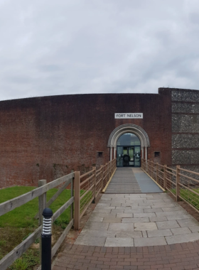 This image shows Fort Nelson, part of the Royal Armouries in Portsmouth, which houses a fascinating collection of military artifacts, including cannons and historic weapons. Built in the 19th century, the fort was designed to protect Portsmouth from potential attack. Today, it offers visitors a unique glimpse into Britain’s military past, with exhibits showcasing armor and weaponry from different historical periods. The fort also offers stunning views over the surrounding countryside and Portsmouth, making it a great location to explore.