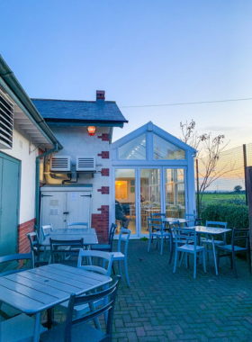 This image shows the charming Tenth Hole Tea Rooms in Portsmouth, known for its traditional British afternoon tea. Visitors can enjoy a selection of cakes, sandwiches, and freshly brewed tea in a cozy and welcoming atmosphere. It’s the perfect spot to unwind, relax, and indulge in some delicious treats. The Tenth Hole is a favorite spot among locals and visitors for a peaceful, relaxing afternoon, offering homemade cakes and excellent service.