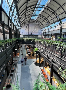 This image shows the lively Newport Market, a bustling indoor market filled with food stalls, artisan shops, and independent traders. Visitors can find a variety of delicious foods, from traditional Welsh cakes to gourmet street food. The renovated market has a vibrant and modern feel, making it a popular destination for both locals and tourists looking to explore Newport’s food scene.